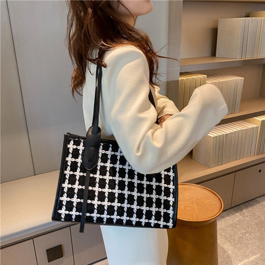 INARI Ladies Hand Bag Stylish Elegant
