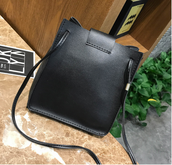 ROMOLA Womens Tote Bag