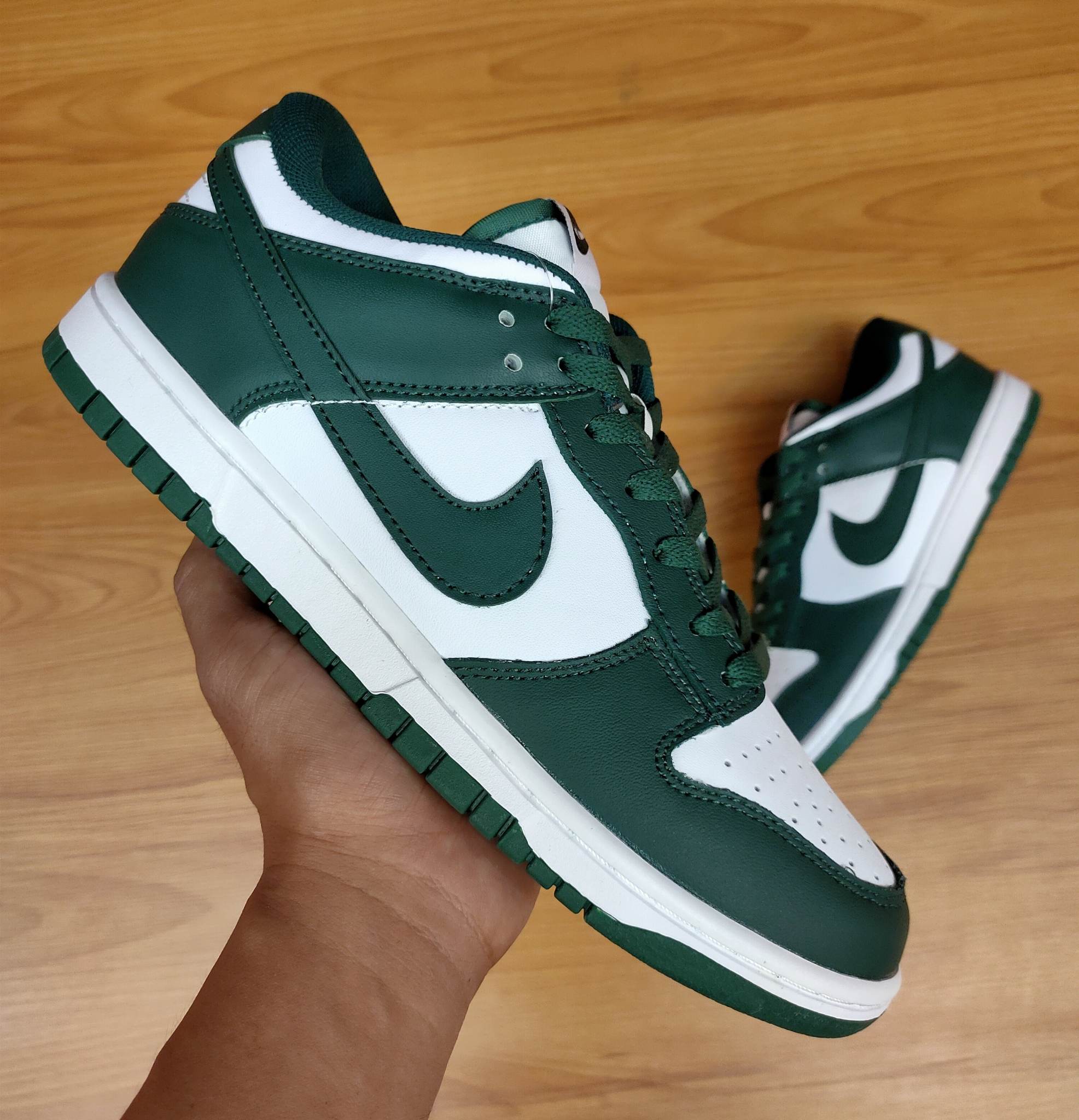 Nike color green best sale