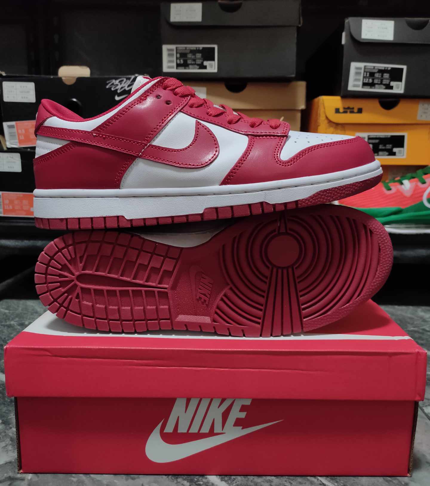Nike SB Dunk Low "University Red"