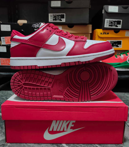 Nike SB Dunk Low "University Red"