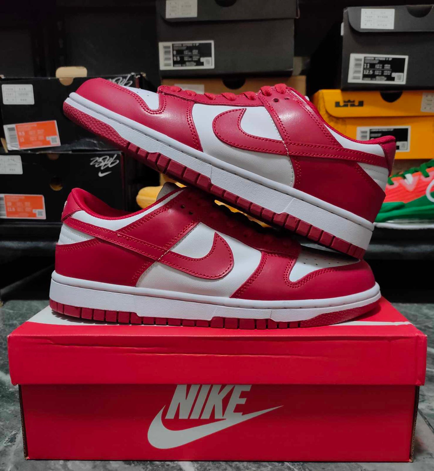 Nike SB Dunk Low "University Red"