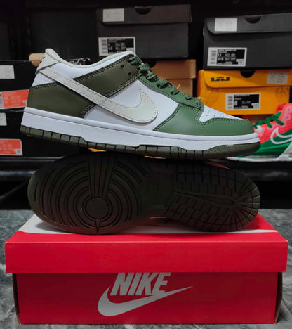 Nike SB Dunk Low "Oil Green"