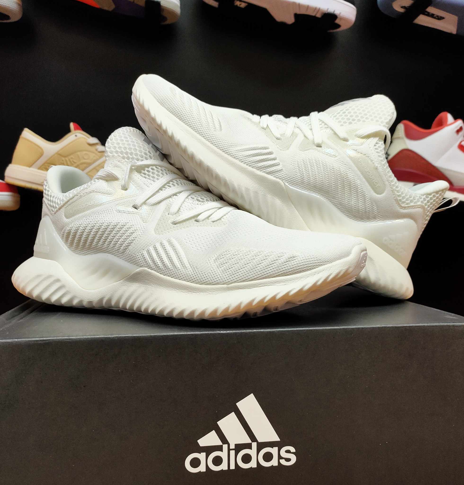 Alphabounce instinct triple top white