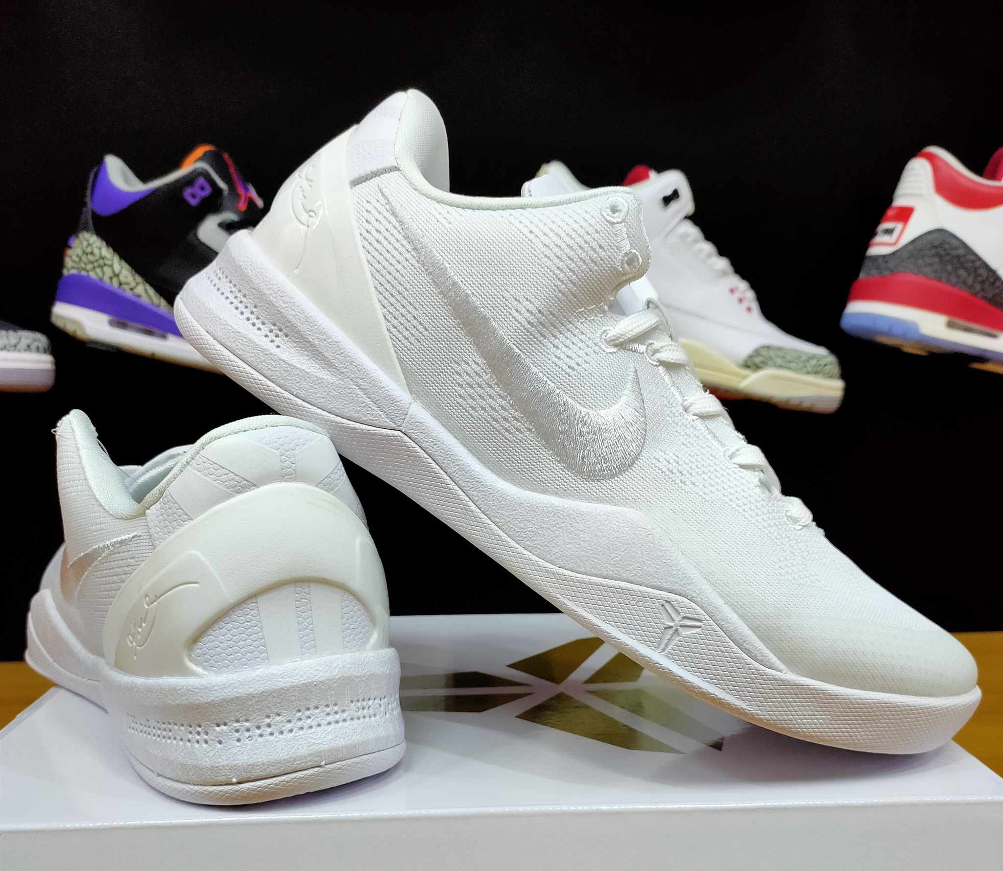 White kobe hot sale 8