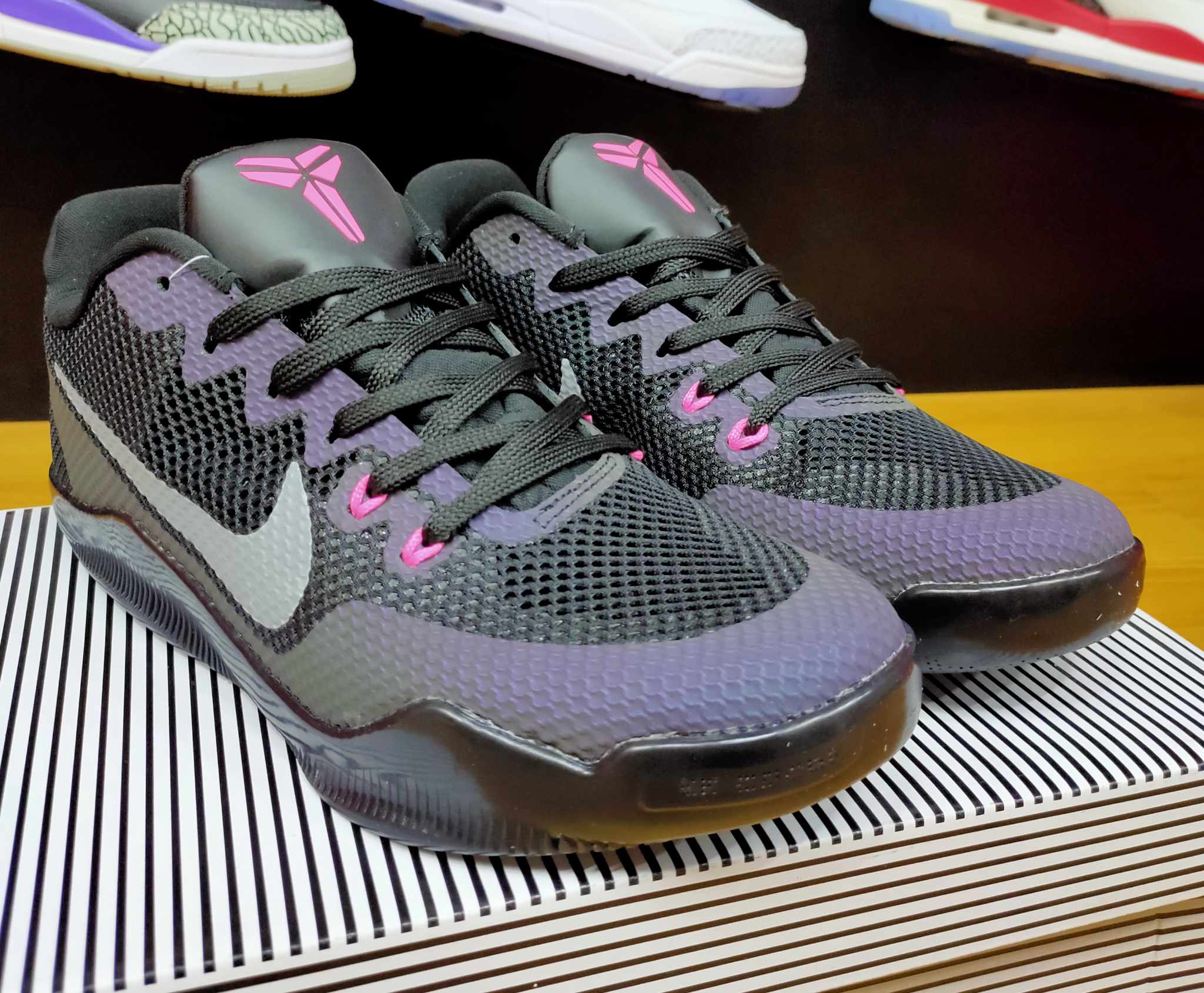 Kobe 11 best sale em invisibility cloak