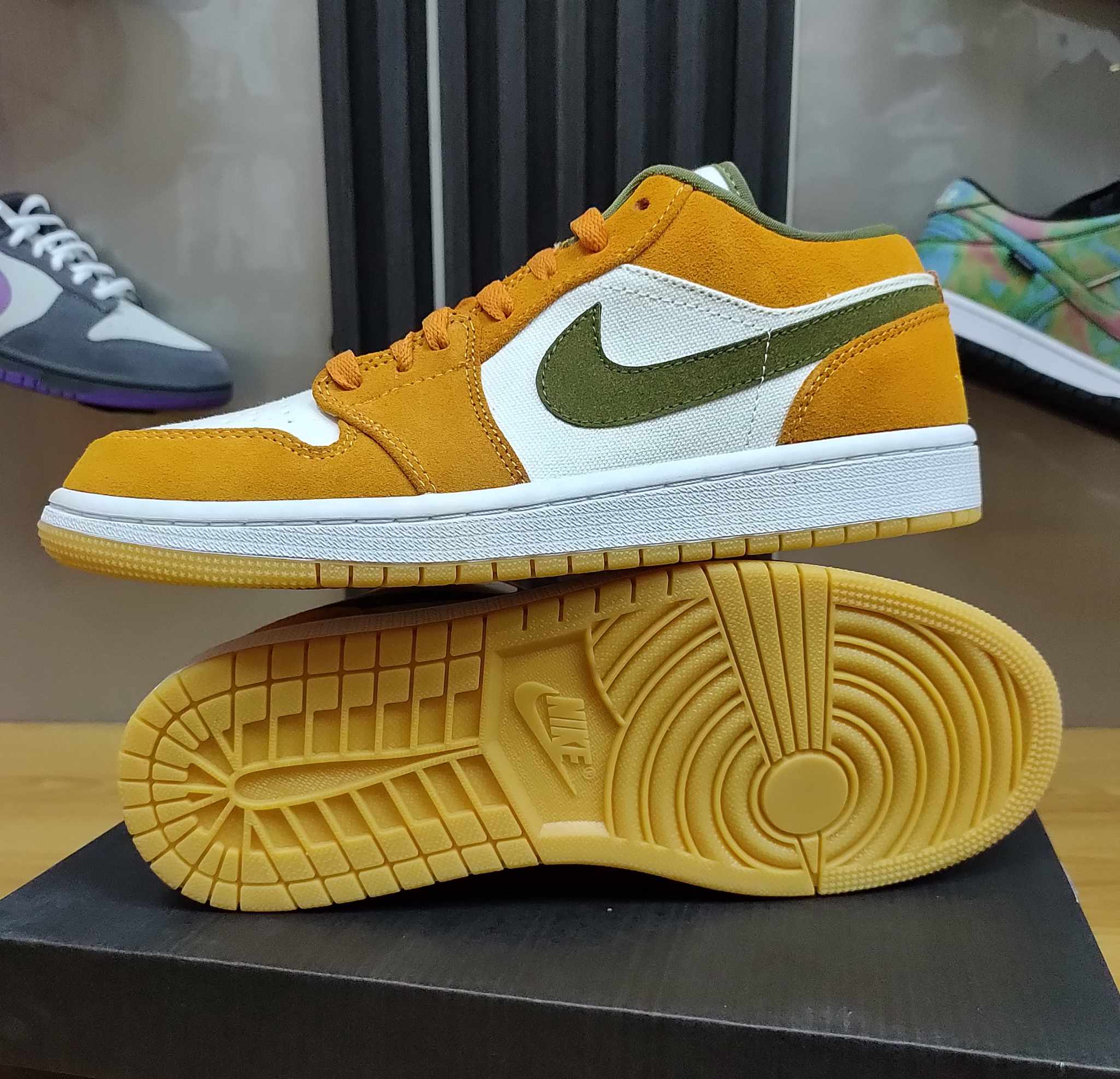 Jordan 1 Low Light Curry Ceramic