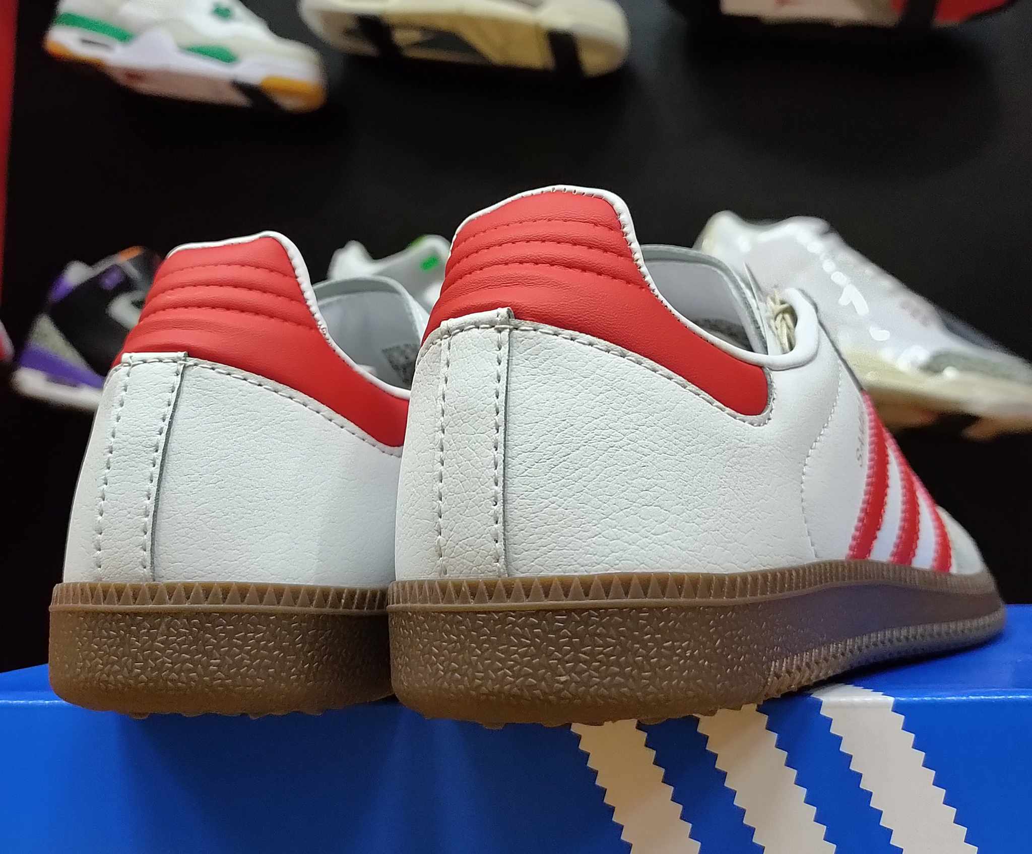 Adidas samba trainers outlet - white/red/gum sole