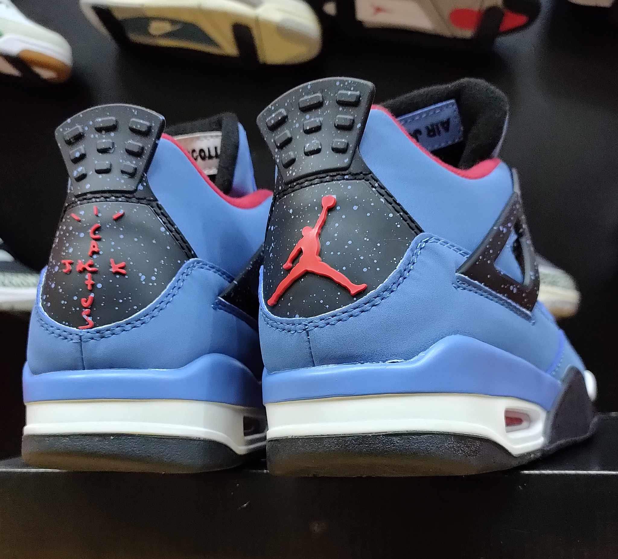 Travis scott hotsell jordan 4 retail