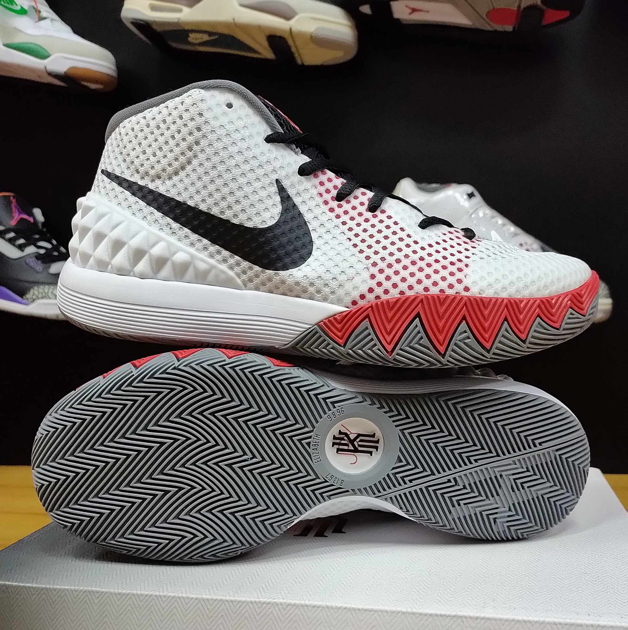 Kyrie 1