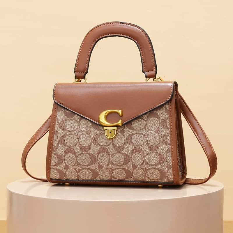 COACH Womens Tammie Shoulder Bag In Leather