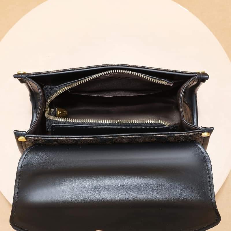 Womens Tammie Shoulder Bag In Leather